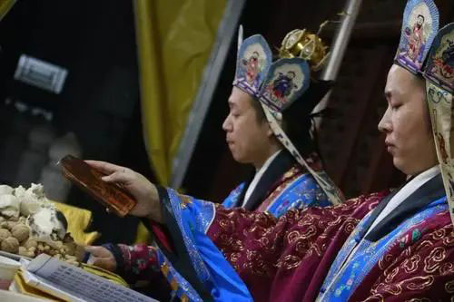 佛教相信超度亡灵的功用吗？