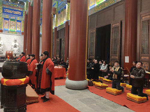 亡灵超度师超度去世之人，化解亡灵对于我们的影响
