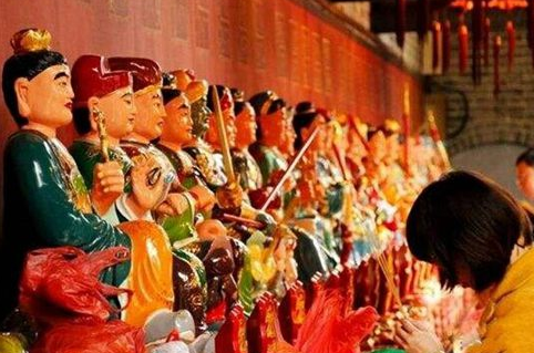 “太岁”是什么?为什么“犯太岁”的人要“拜太岁”?