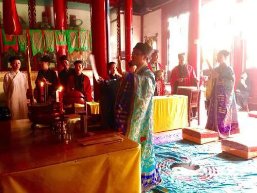 岳飞路过金山寺，道月禅师送他一首保命诗，可惜他临死前才领悟