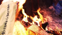 超度法事：给鬼神烧纸钱到底有没有用？超度中焚化的纸钱和元宝，是亡魂自己带走了吗？