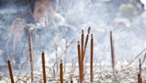 超度法事：拜佛烧香用的香很讲究你的的一定要看