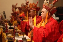 超度法事：怎样超度去世的亲人，为亲人送纪念佛减少痛苦