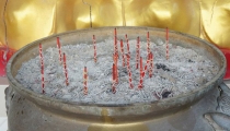 超度法事：供养菩萨烧香祈福，上香需要注意的问题很重要
